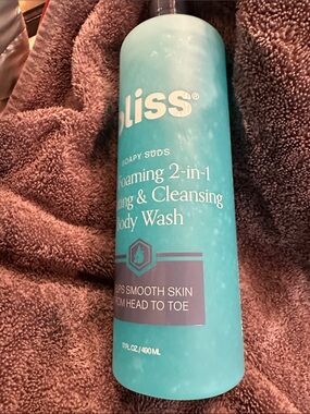 New Bliss Foaming 2-in-1 Body Wash — exfoliating and cleansing smoothing 17 oz